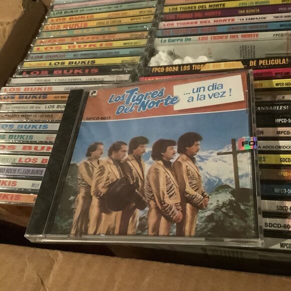 LOS TIGRES DEL NORTE Un Dia A La Vez CD LATIN 1984 (MPCD-5033) ORIGINAL PRESSING